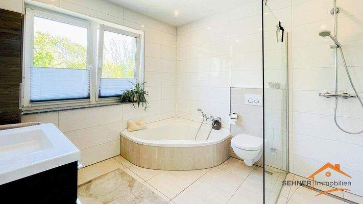 Wohnung im gleichen Haus, sehr ähnl. Ausstattung