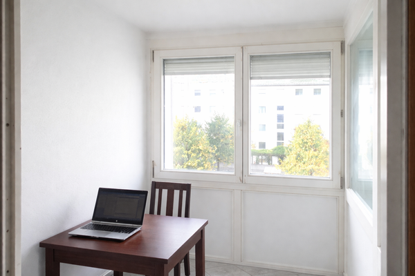 Verglaste Loggia als Arbeits- oder Essplatz - Home Staging
