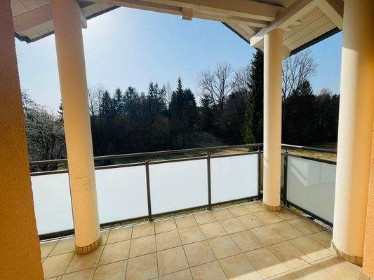 überdachter Südbalkon