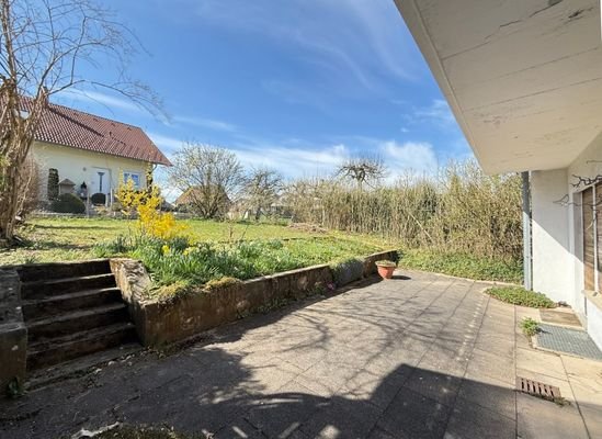 Terrasse mit Garten