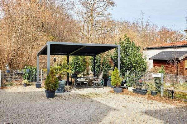 Grundstück_Stellplätze_Pavillon