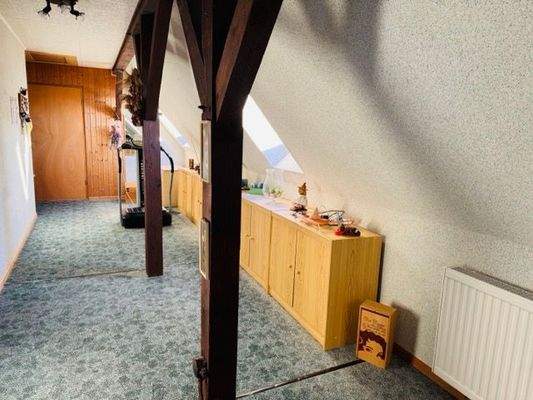 Flur im Dachgeschoss.jpeg