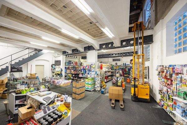 Gewerbe, EG, rechts: Laden/Lagerfläche