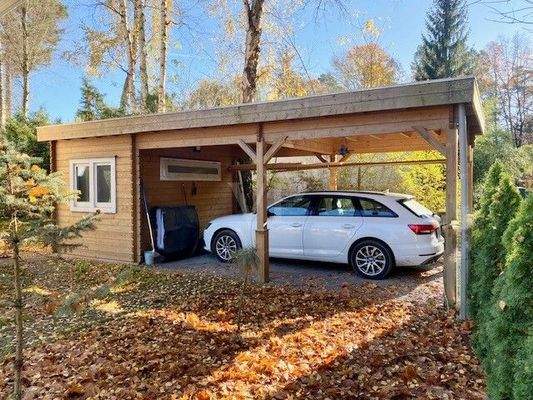 Carport mit Schuppen