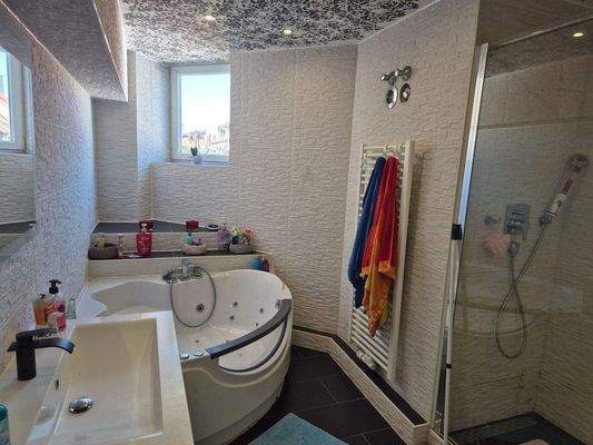 Badezimmer; Badewanne; Tageslicht