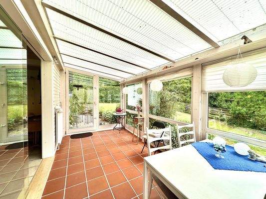 Lichtdurchfluteter Wintergarten