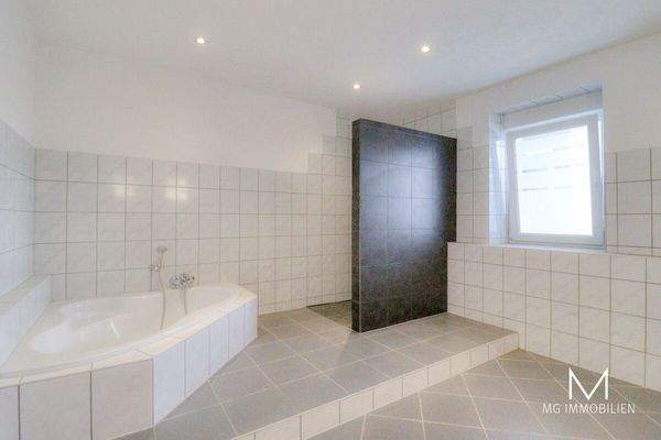Badezimmer Wohnung EG