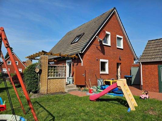 3 - Gartenansicht mit Terrasse