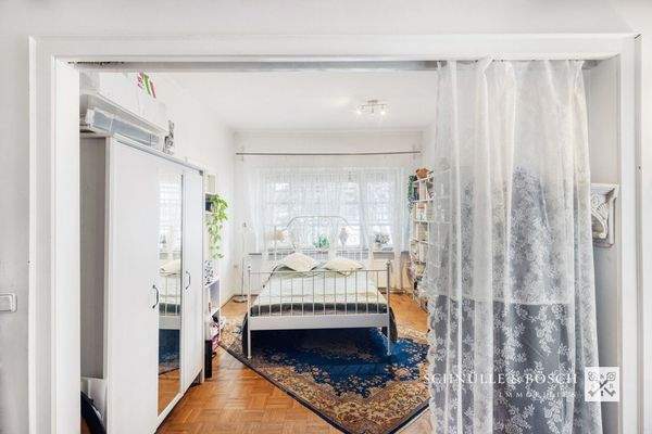 Das Schlafzimmer mit Ankleide