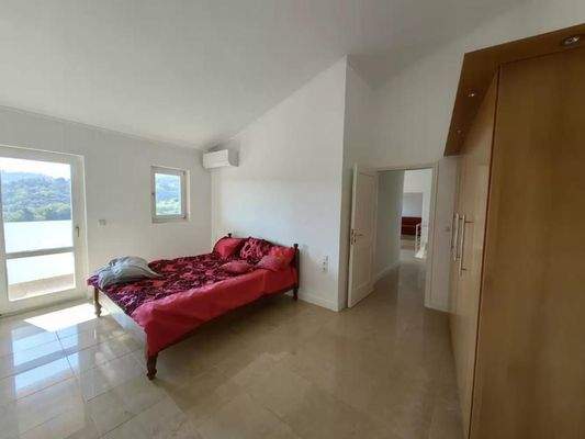 Zweistöckiges Haus mit Gästezimmer zum Verkauf in Kato Poros