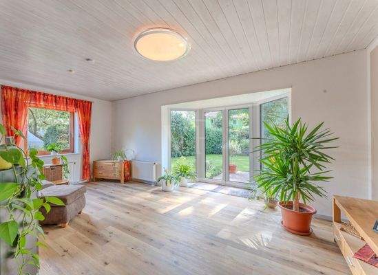 lichtdurchfluteter Wohnbereich