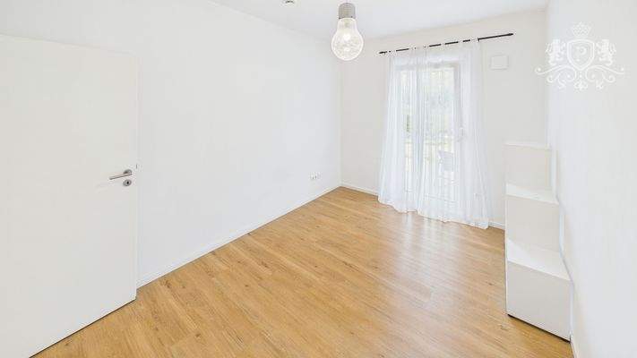 CAM01984G0-PR0514-STILL002