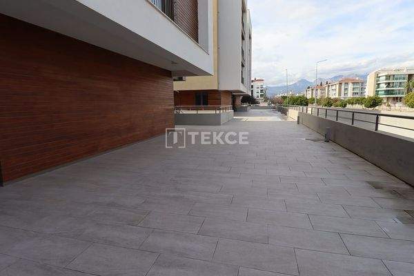 Apartment in a Complex with Parking in Konyaaltı, Antalya