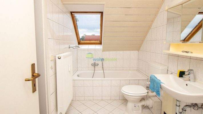 Tageslichtbad mit Badewanne