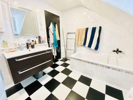 mit Badewanne & Dusche