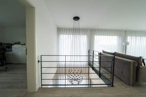 Galerie + Eingang Gast/Büro 2