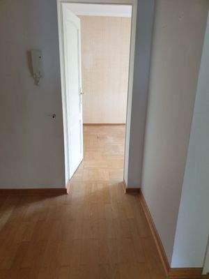 Flur mit Blick zum Zimmer