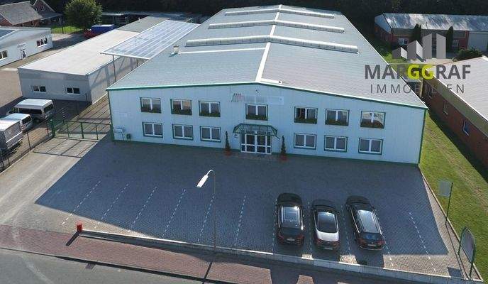 Lagerhalle mit Büros