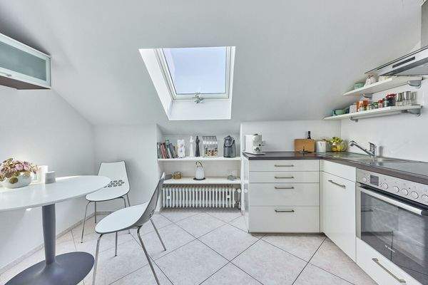 Einbauküche mit Essbereich Dachgeschoss