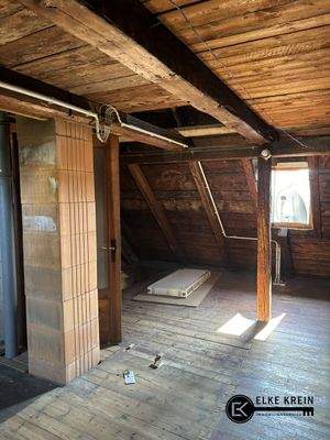 Dachboden ausbaufähig 