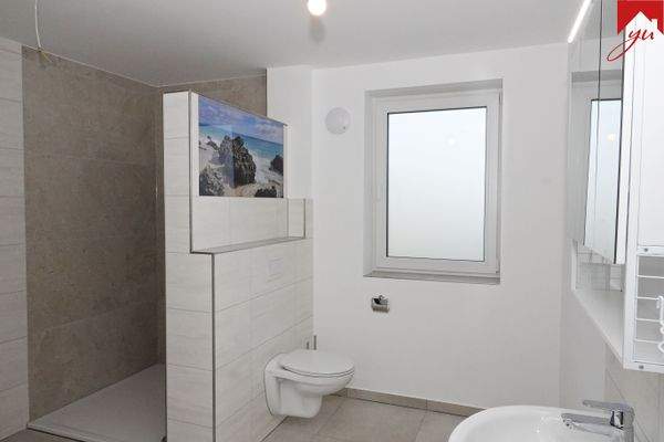 Badezimmer mit Dusche