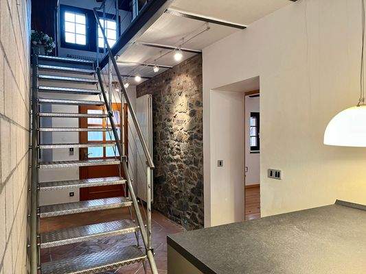 ehemaliger Gesinde- und Stalltrakt: Loftstil trifft Altbau