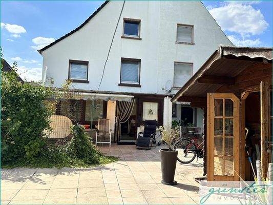 Rückansicht mit Terrasse