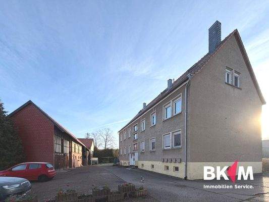 Hofansicht/Parkflächen