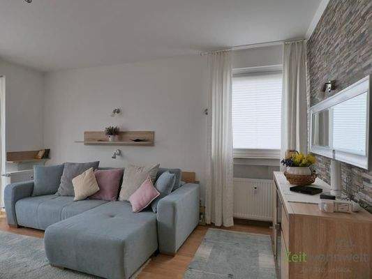 Ecksofa und Sideboard