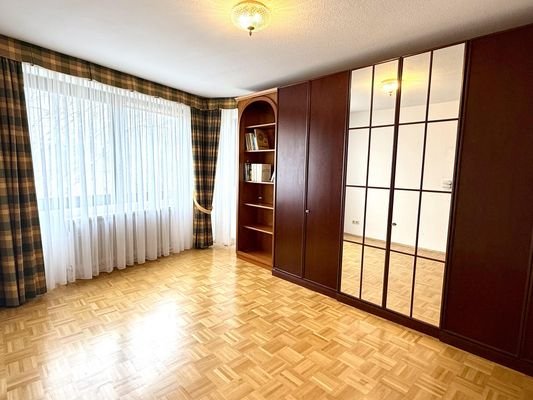 Schlafzimmer links