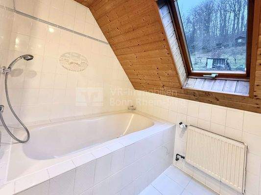 Wanne im Badezimmer 