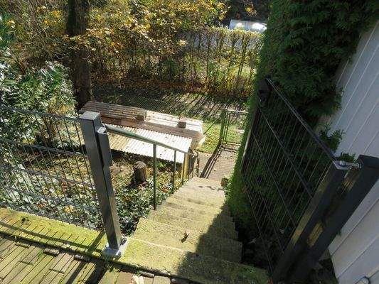 Zugang zum unteren Teil des Grundstücks 