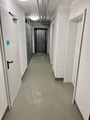 Flur im Keller zu den Kellerabteilen