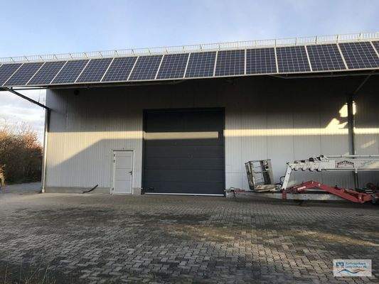 Ansicht von Süden mit Außenbereich und Freifläche