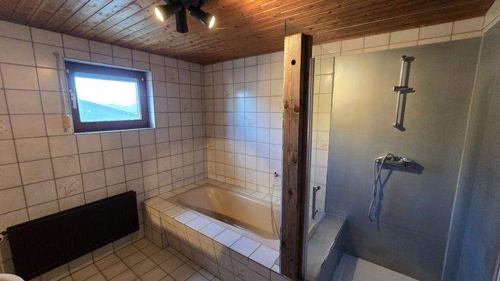 Badezimmer Einliegerwohnung DG