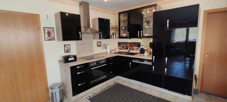 Moderne Hochglanz Einbauküche