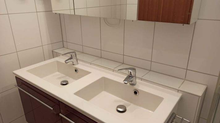 Doppelwaschbecken im Bad