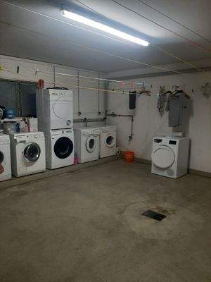 Waschmaschinen . Trockenraum