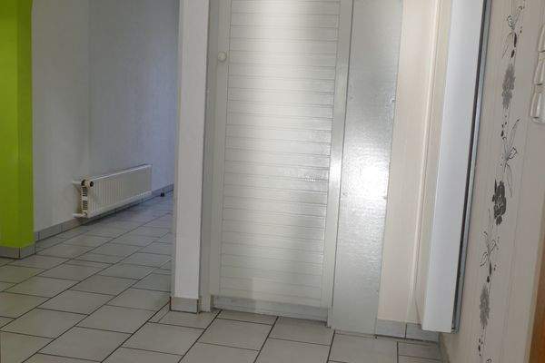 praktischer Wandschrank im Flur.JPG