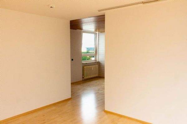 Blick vom Wohnzimmer in den Essbereich