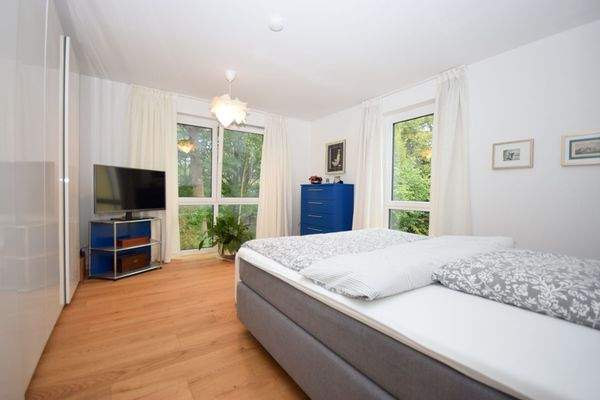 Schlafzimmer mit Blick ins Grüne