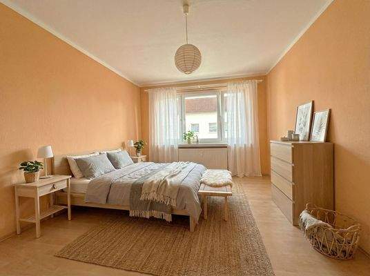 Großzügiges Schlafzimmer