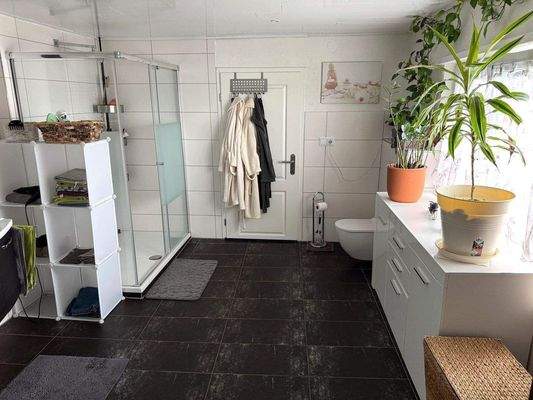 Bad mit bodentiefer Dusche I OG