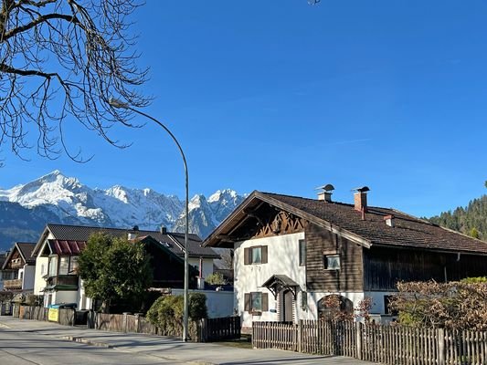 Bestandshaus mit Bergblick