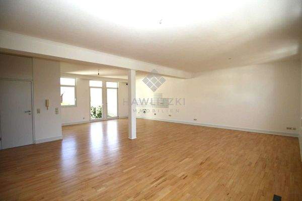 Offener Wohn- und Essbereich (Loftcharakter)