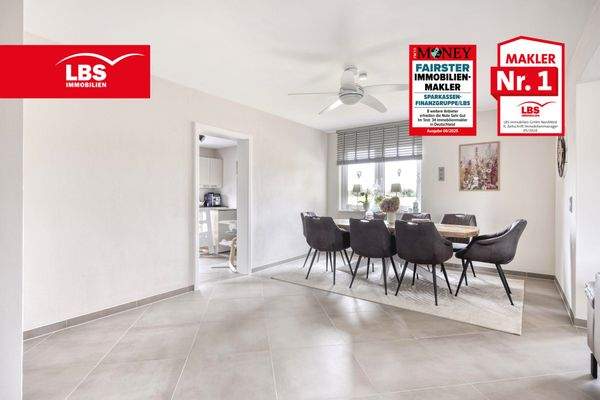 ein großes Esszimmer