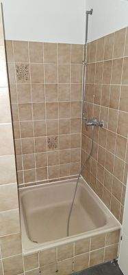 Dusche im Badezimmer