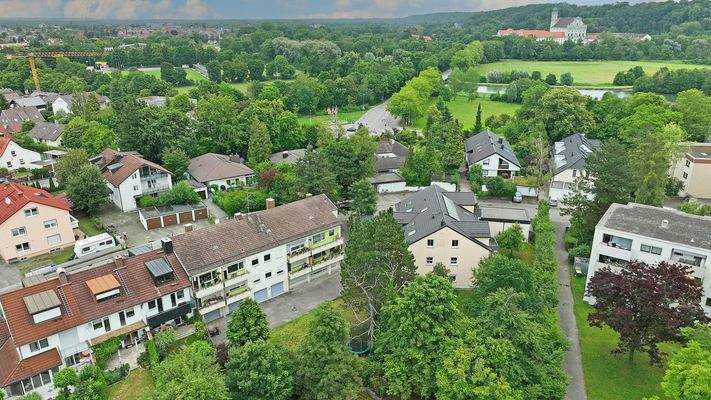 Süd-West-Seite mit Kloster im Hintergrund