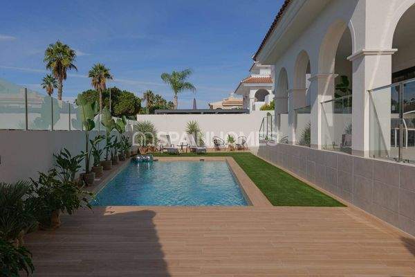 Villa with Pool and Solarium in Ciudad Quesada