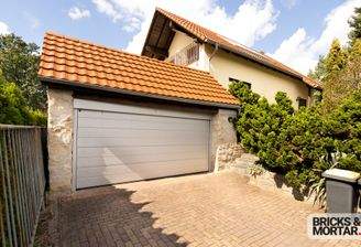 Doppelgarage am Haus 